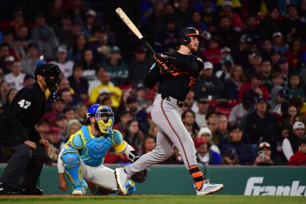 O’s strike late, edge Red Sox to split day-night twin bill