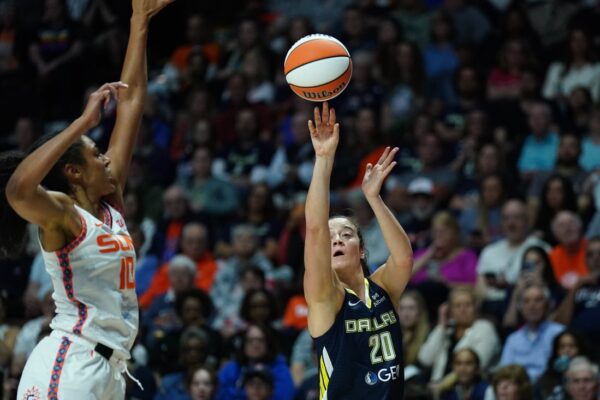 Wings snap long skid in Paige Bueckers’ return to Connecticut