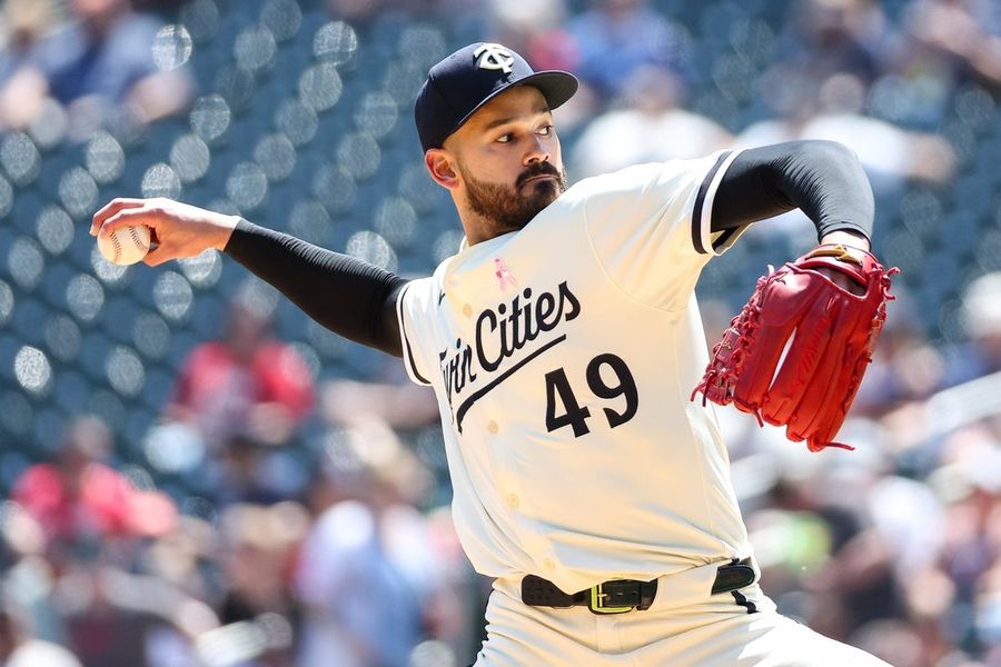 MLB: San Francisco Giants at Minnesota Twins