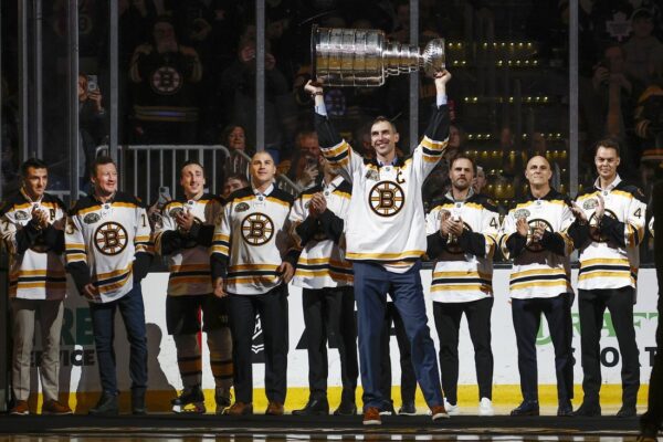 Zdeno Chara, Joe Thornton among 8 selected to Hockey HOF