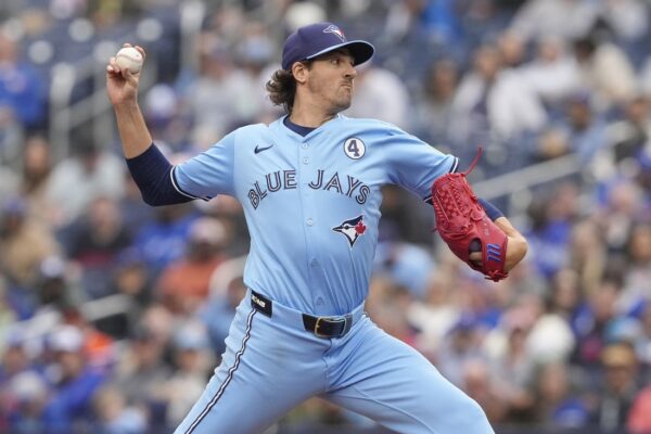 Kevin Gausman aims to complete Jays’ sweep of Diamondbacks