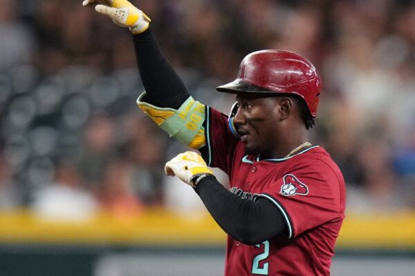D-backs pile up extra-base hits in rout of Mariners