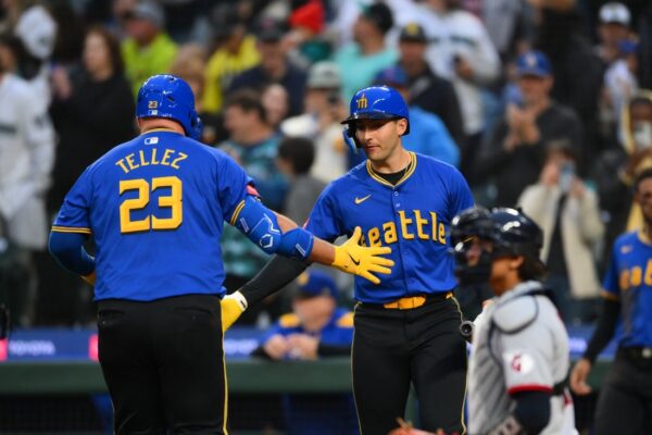 Mariners ride 4-run 7th to victory over Guardians