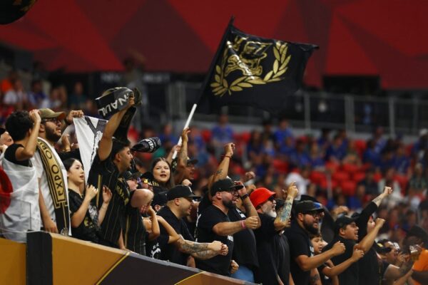 Group D winner Flamengo rally late in draw vs. LAFC