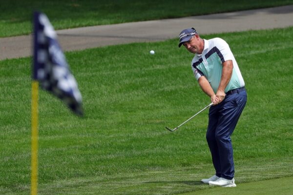 Padraig Harrington, Mark Hensby co-leaders at U.S. Senior Open