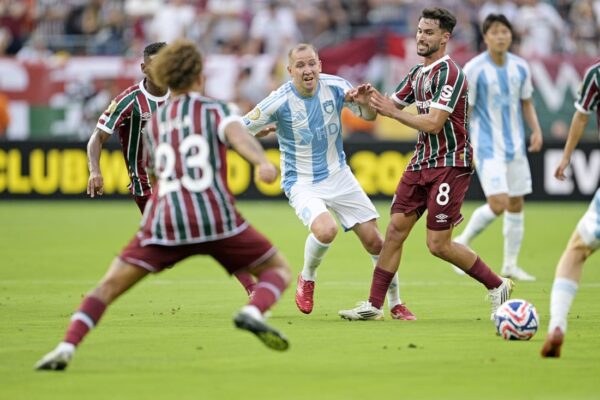 Fluminense score twice late, top Ulsan 4-2 in CWC play