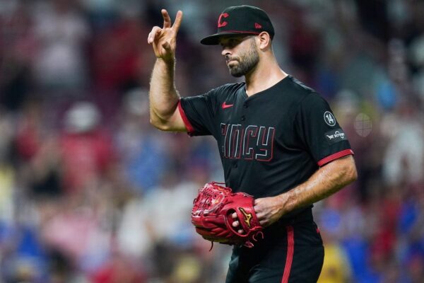 MLB roundup: Reds’ Nick Martinez nearly no-hits Padres