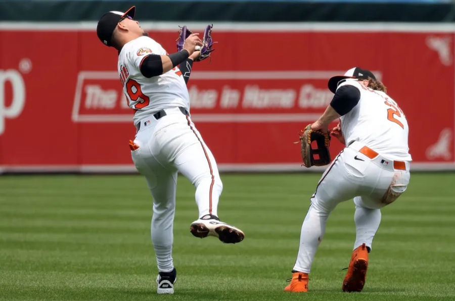Jun 1, 2025; Baltimore, Maryland, USA; Baltimore Orioles third baseman Ramon Urias (29) makes a catch for an out during the first inning against the Chicago White Sox at Oriole Park at Camden Yards. Mandatory Credit: Daniel Kucin Jr.-Imagn Images