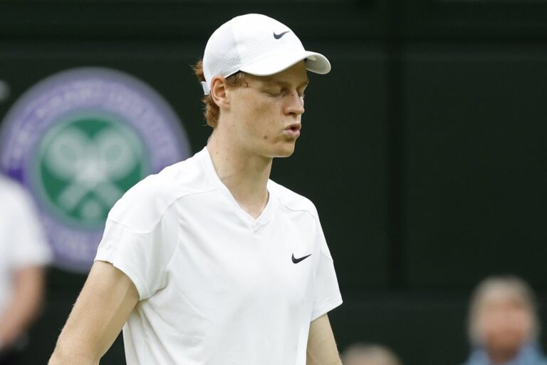 No. 7 Lorenzo Musetti out, No. 1 Jannik Sinner breezes at Wimbledon