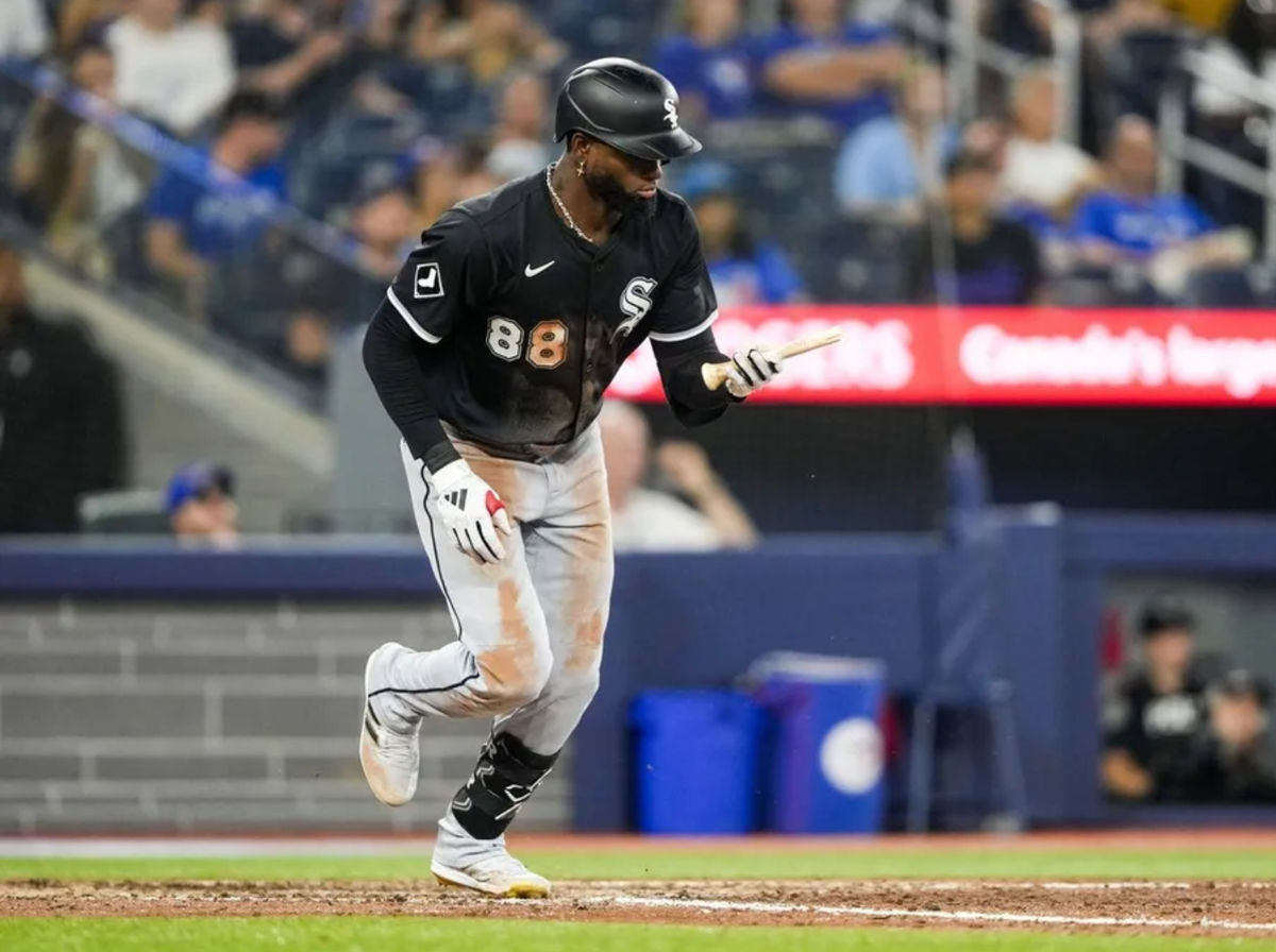 Jun 22, 2025; Toronto, Ontario, CAN; Chicago White Sox outfielder Luis Robert Jr. (88) breaks his bat during the ninth inning in their MLB game against the Toronto Blue Jays at Rogers Centre. Mandatory Credit: Kevin Sousa-Imagn Images