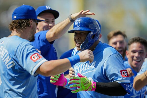 Royals use 9 pitchers to shut out Braves in 10-inning win