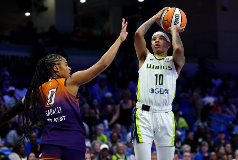 Aziaha James, Paige Bueckers carry Wings past Mercury
