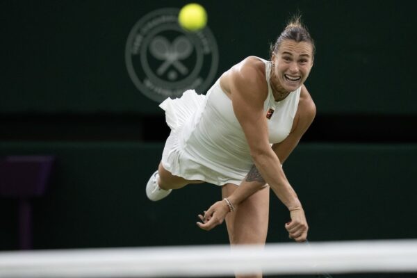No. 1 Aryna Sabalenka reaches 11th straight major quarterfinal at Wimbledon