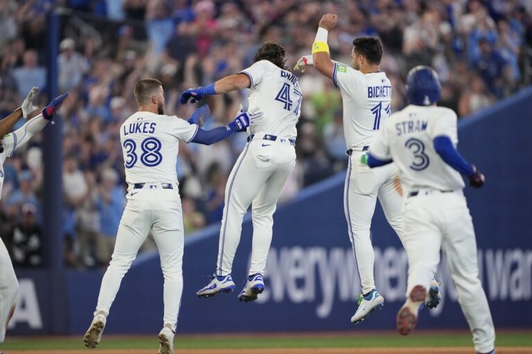 MLB roundup: Jays top Angels in 11th for 7th straight win