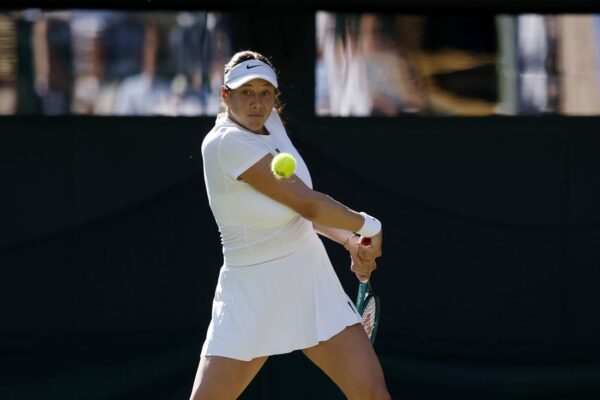 Amanda Anisimova, Iga Swiatek reach first Wimbledon finals