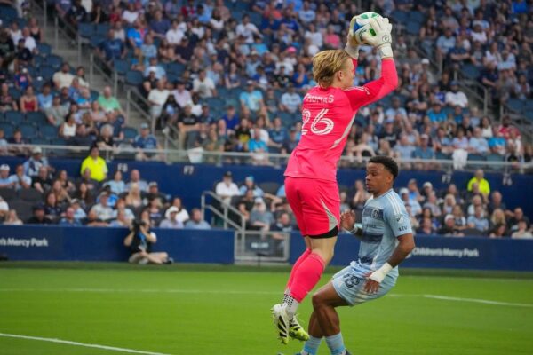 Sounders strike for three early goals, hold off Sporting KC