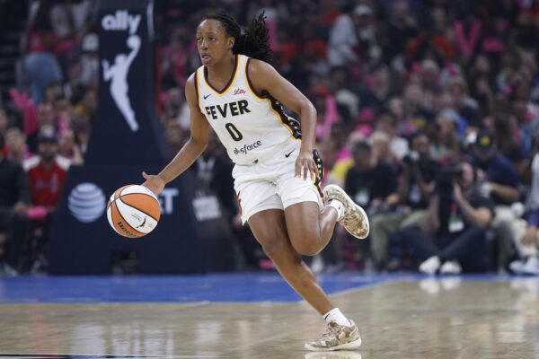 Kelsey Mitchell explodes for 35 points in decisive Fever win over Sky