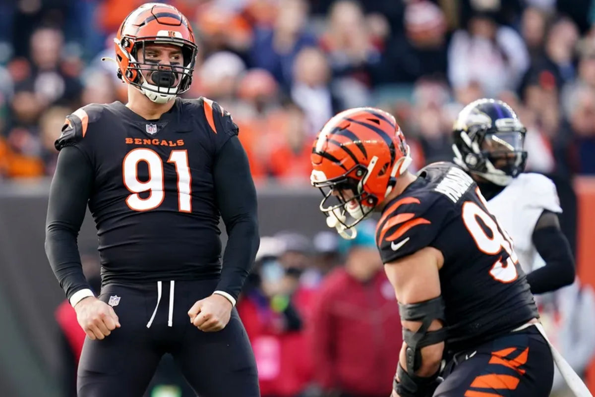 Cincinnati Bengals defensive end Trey Hendrickson (91), left, and Cincinnati Bengals defensive end Sam Hubbard (94) celebrate a sack in the second quarter during a Week 16 NFL game against the Baltimore Ravens, Sunday, Dec. 26, 2021, at Paul Brown Stadium in Cincinnati. PHOTO USA TODAY SPORTS IMAGES