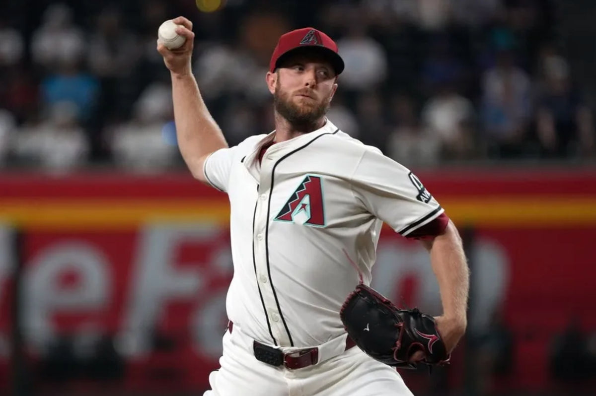 Jun 9, 2025; Phoenix, Arizona, USA; Arizona Diamondbacks pitcher Merrill Kelly (29) throws against the Seattle Mariners in the first inning at Chase Field. Mandatory Credit: Rick Scuteri-Imagn Images