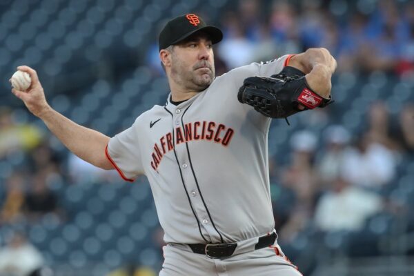 Pirates pull off ninth-inning comeback to beat Giants