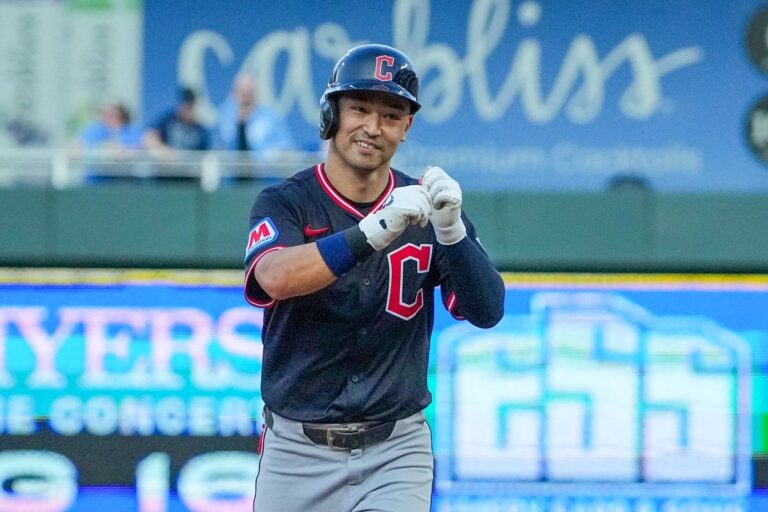 Steven Kwan feeling the love as Guardians host Twins